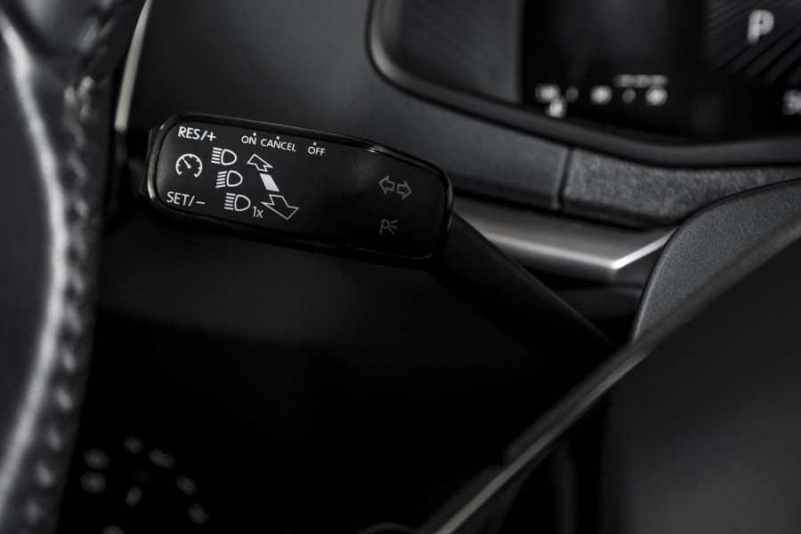 Škoda Karoq 1.5 TSI ACT 150 PK Business Edition - Automaat | Dig. Cockpit | Cruise | Stoel-+Stuurverw. | PDC | Camera | App. Connect | ECC | LED | LM 17" | 1944
