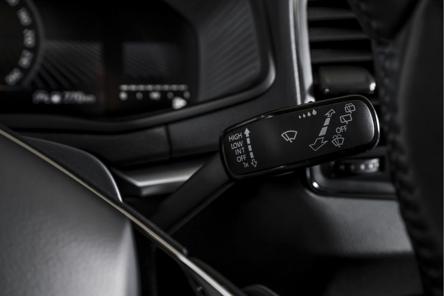 Škoda Karoq 1.5 TSI ACT 150 PK Business Edition - Automaat | Dig. Cockpit | Cruise | Stoel-+Stuurverw. | PDC | Camera | App. Connect | ECC | LED | LM 17" | 1944
