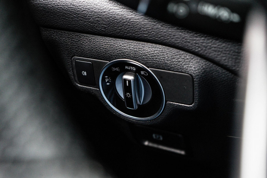 Mercedes-Benz GLA 220 4MATIC AMG Line Pano / Camera / Keyless