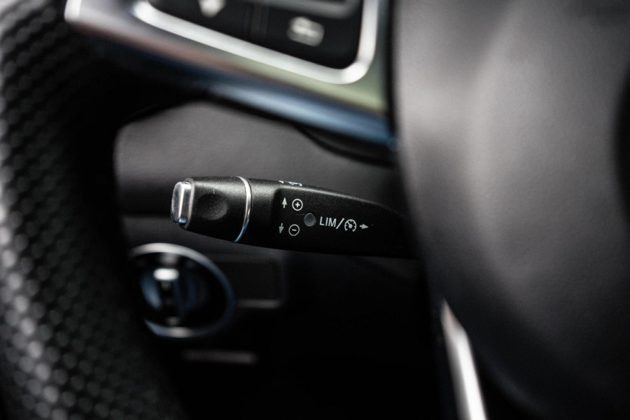 Mercedes-Benz GLA 220 4MATIC AMG Line Pano / Camera / Keyless