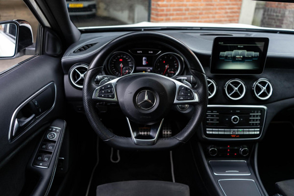 Mercedes-Benz GLA 220 4MATIC AMG Line Pano / Camera / Keyless