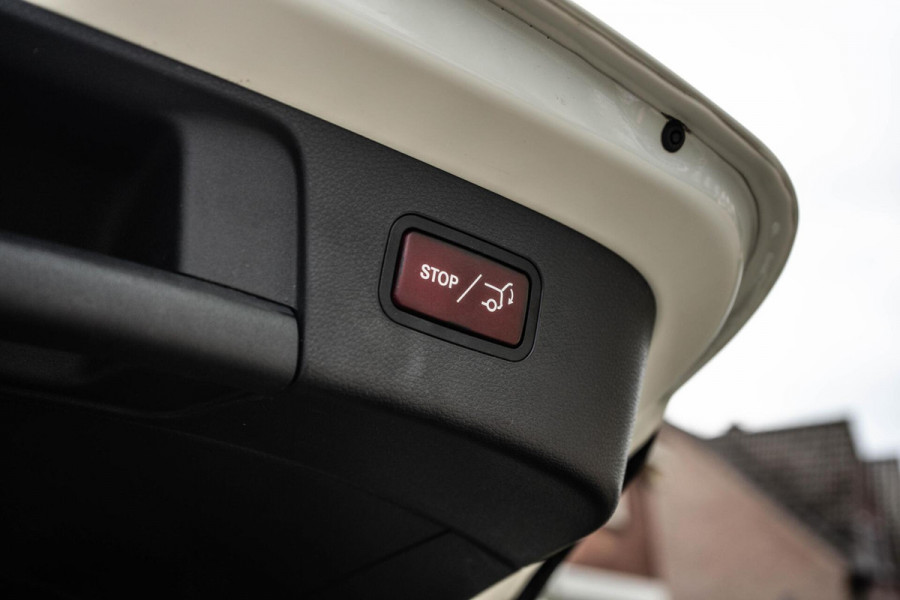 Mercedes-Benz GLA 220 4MATIC AMG Line Pano / Camera / Keyless