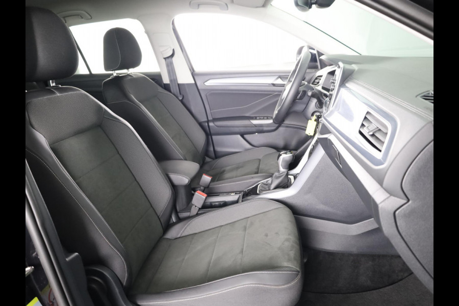 Volkswagen T-Roc 1.5 TSI Style 150 PK DSG | Trekhaak afneembaar | Navigatie | Stoel verwarming en massage | Alcantara |