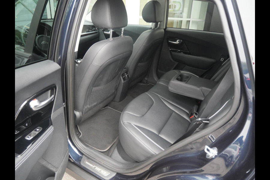 Kia e-Niro ExecutiveLine 64 kWh | 3Fase | Schuif/kantel dak | Stoel verwarming / ventilatie |