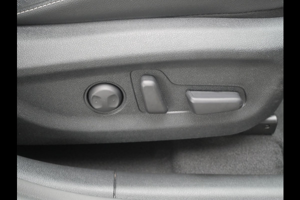 Kia e-Niro ExecutiveLine 64 kWh | 3Fase | Schuif/kantel dak | Stoel verwarming / ventilatie |