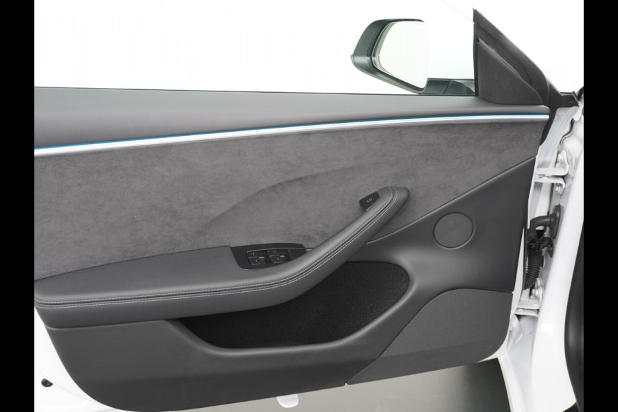 Tesla Model 3 Long Range AWD 78 kWh 1e Eigenaar | Origineel NL | BTW-Verrekenbaar | Fabrieksgarantie t/m 2027|