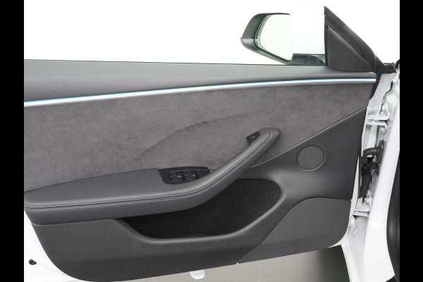 Tesla Model 3 Long Range AWD 78 kWh 1e Eigenaar | Origineel NL | BTW-Verrekenbaar | Fabrieksgarantie t/m 2027|