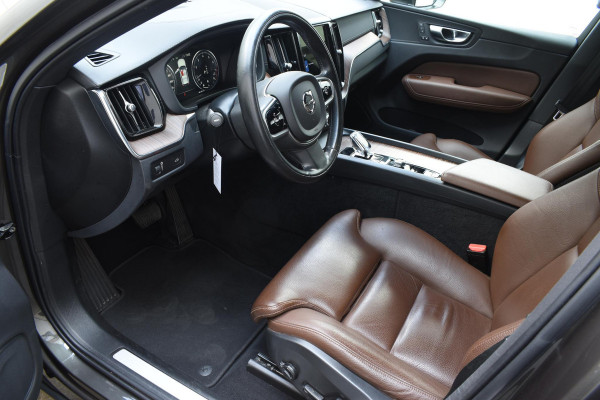 Volvo XC60 B5 264PK Automaat Inscription / Navigatie / 360 Camera / Adaptieve Cruise Control / Leder / LM Velgen / Trekhaak /