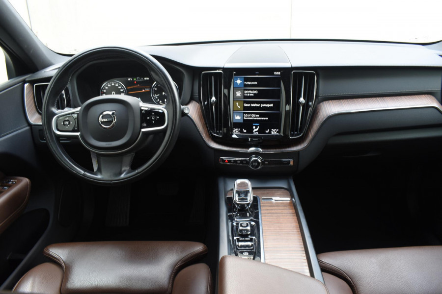 Volvo XC60 B5 264PK Automaat Inscription / Navigatie / 360 Camera / Adaptieve Cruise Control / Leder / LM Velgen / Trekhaak /