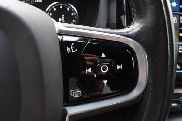 Volvo XC60 B5 264PK Automaat Inscription / Navigatie / 360 Camera / Adaptieve Cruise Control / Leder / LM Velgen / Trekhaak /