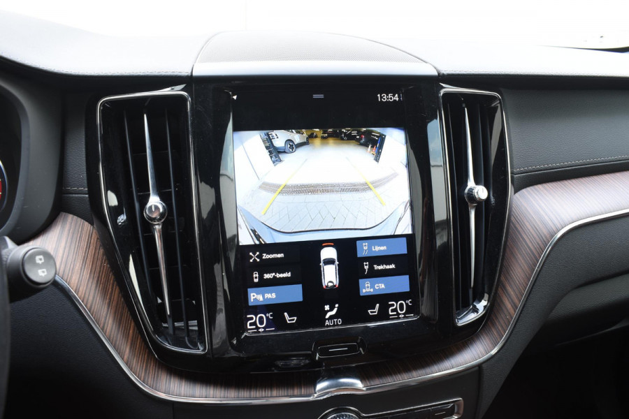 Volvo XC60 B5 264PK Automaat Inscription / Navigatie / 360 Camera / Adaptieve Cruise Control / Leder / LM Velgen / Trekhaak /