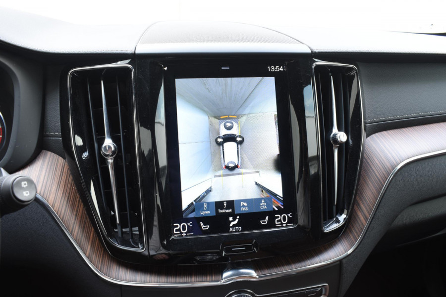 Volvo XC60 B5 264PK Automaat Inscription / Navigatie / 360 Camera / Adaptieve Cruise Control / Leder / LM Velgen / Trekhaak /