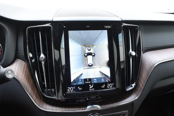 Volvo XC60 B5 264PK Automaat Inscription / Navigatie / 360 Camera / Adaptieve Cruise Control / Leder / LM Velgen / Trekhaak /