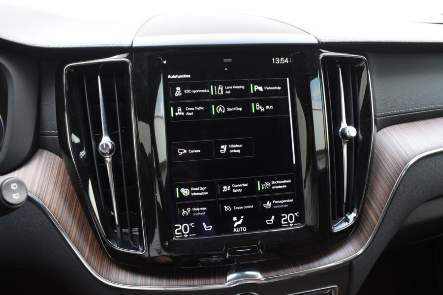 Volvo XC60 B5 264PK Automaat Inscription / Navigatie / 360 Camera / Adaptieve Cruise Control / Leder / LM Velgen / Trekhaak /