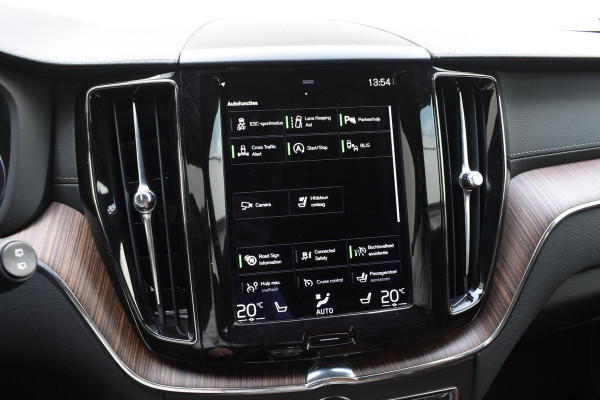 Volvo XC60 B5 264PK Automaat Inscription / Navigatie / 360 Camera / Adaptieve Cruise Control / Leder / LM Velgen / Trekhaak /
