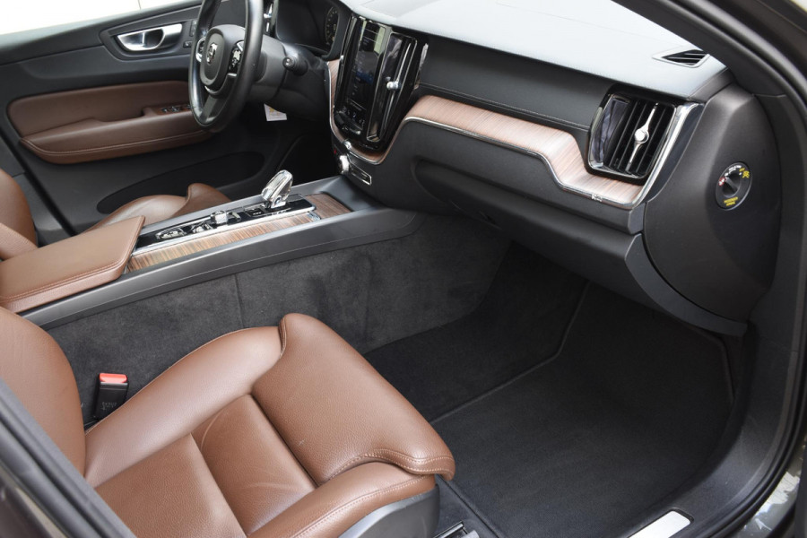 Volvo XC60 B5 264PK Automaat Inscription / Navigatie / 360 Camera / Adaptieve Cruise Control / Leder / LM Velgen / Trekhaak /