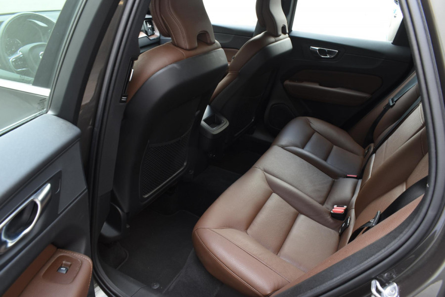 Volvo XC60 B5 264PK Automaat Inscription / Navigatie / 360 Camera / Adaptieve Cruise Control / Leder / LM Velgen / Trekhaak /