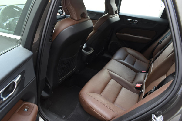 Volvo XC60 B5 264PK Automaat Inscription / Navigatie / 360 Camera / Adaptieve Cruise Control / Leder / LM Velgen / Trekhaak /