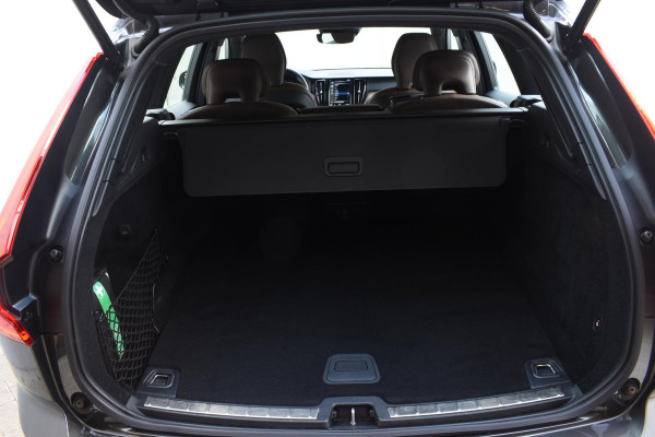 Volvo XC60 B5 264PK Automaat Inscription / Navigatie / 360 Camera / Adaptieve Cruise Control / Leder / LM Velgen / Trekhaak /