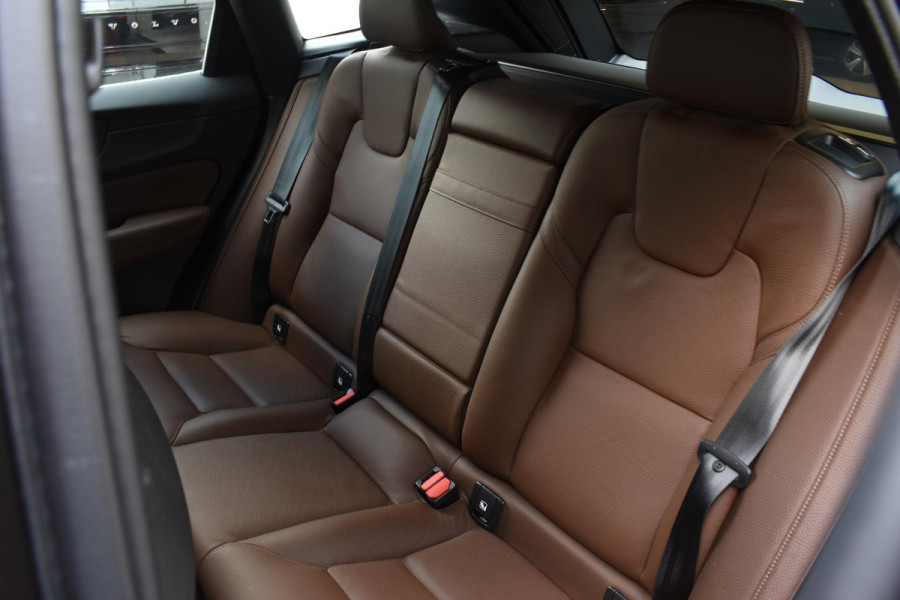 Volvo XC60 B5 264PK Automaat Inscription / Navigatie / 360 Camera / Adaptieve Cruise Control / Leder / LM Velgen / Trekhaak /