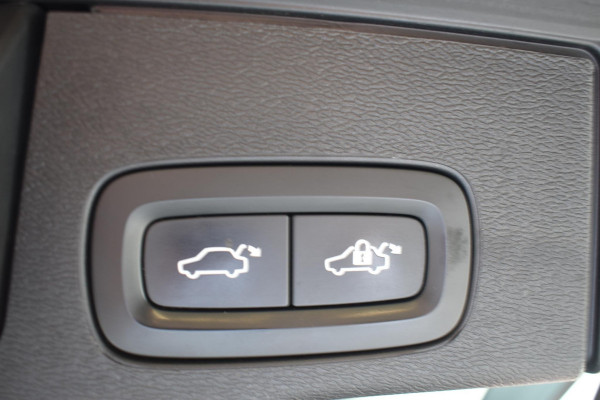 Volvo XC60 B5 264PK Automaat Inscription / Navigatie / 360 Camera / Adaptieve Cruise Control / Leder / LM Velgen / Trekhaak /
