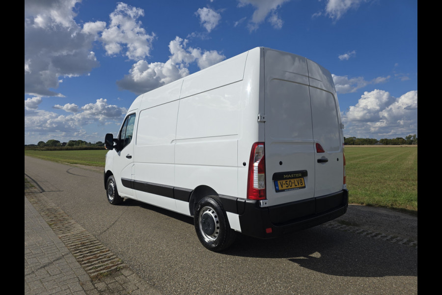 Renault Master T35 2.3 dCi 135 L2 H2 - 135 Pk - Euro 6 - Airco - Cruise Control