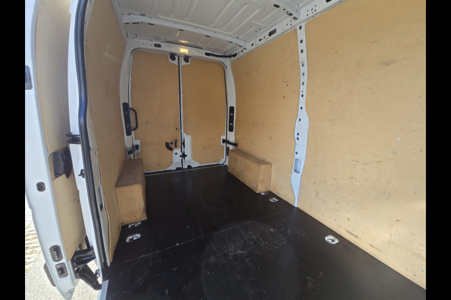 Renault Master T35 2.3 dCi 135 L2 H2 - 135 Pk - Euro 6 - Airco - Cruise Control