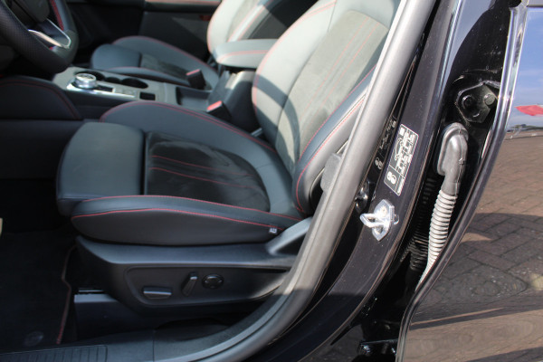 Ford Kuga 2.5 PHEV ST-Line X , 2100kg Trekhaak , Nieuw model Panorama/schuifkantel dak , Trekhaak  , AGR stoelen voor 360graden camera , Winter pack , Head Up display