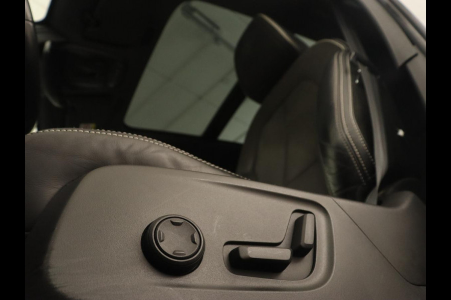 Volvo XC40 2.0 T5 R Design Luxury Line | Panoramadak | Adaptive cruise | 360 Camera | Stoel & stuurverwarming | 20'' | Carplay | Harman/Kardon | Navigatie | Leder/Alcanatara | Full LED | Memory