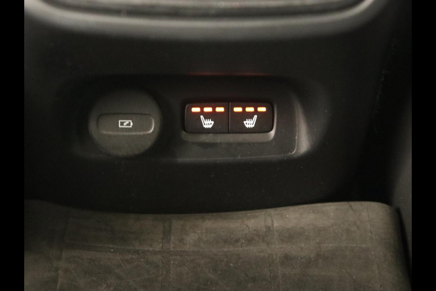 Volvo XC40 2.0 T5 R Design Luxury Line | Panoramadak | Adaptive cruise | 360 Camera | Stoel & stuurverwarming | 20'' | Carplay | Harman/Kardon | Navigatie | Leder/Alcanatara | Full LED | Memory