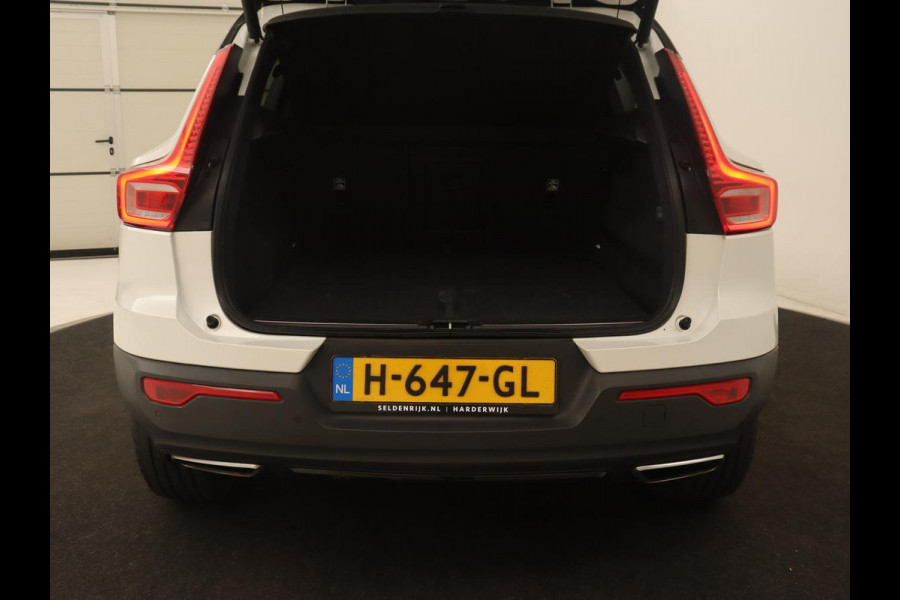 Volvo XC40 2.0 T5 R Design Luxury Line | Panoramadak | Adaptive cruise | 360 Camera | Stoel & stuurverwarming | 20'' | Carplay | Harman/Kardon | Navigatie | Leder/Alcanatara | Full LED | Memory
