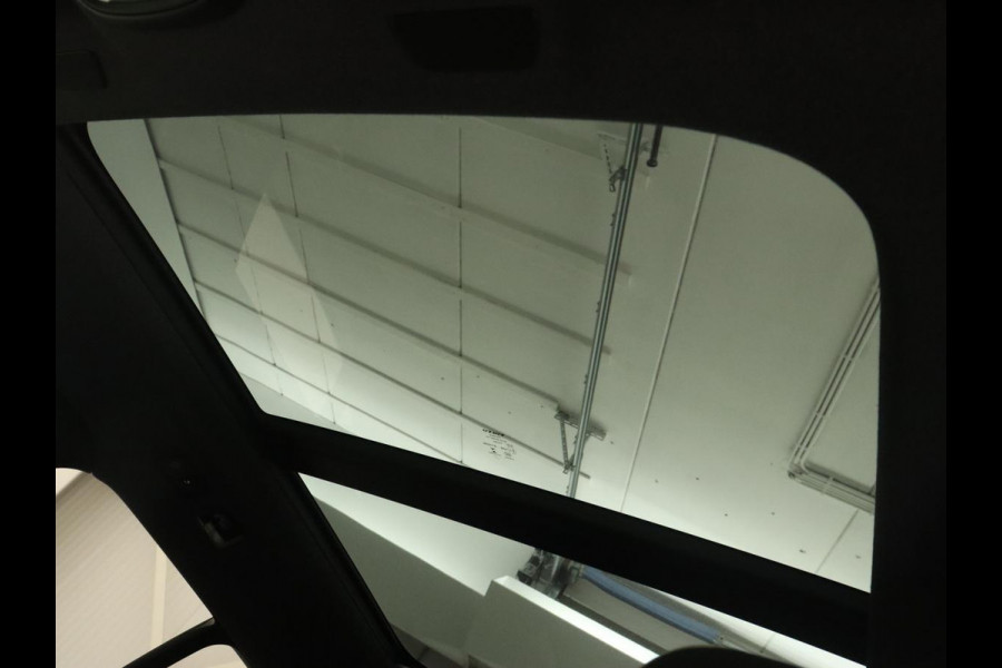Volvo XC40 2.0 T5 R Design Luxury Line | Panoramadak | Adaptive cruise | 360 Camera | Stoel & stuurverwarming | 20'' | Carplay | Harman/Kardon | Navigatie | Leder/Alcanatara | Full LED | Memory
