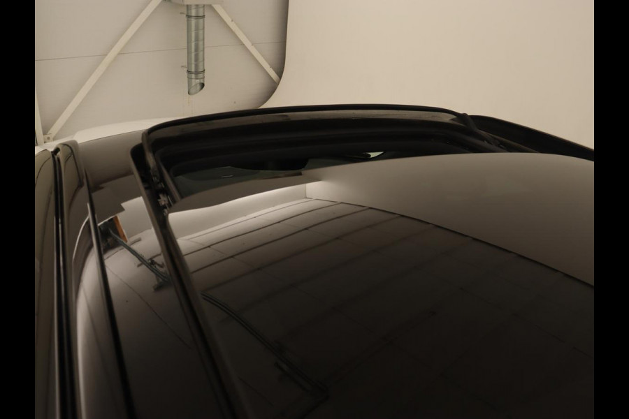 Volvo XC40 2.0 T5 R Design Luxury Line | Panoramadak | Adaptive cruise | 360 Camera | Stoel & stuurverwarming | 20'' | Carplay | Harman/Kardon | Navigatie | Leder/Alcanatara | Full LED | Memory