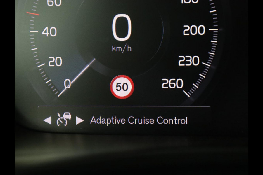 Volvo XC40 2.0 T5 R Design Luxury Line | Panoramadak | Adaptive cruise | 360 Camera | Stoel & stuurverwarming | 20'' | Carplay | Harman/Kardon | Navigatie | Leder/Alcanatara | Full LED | Memory
