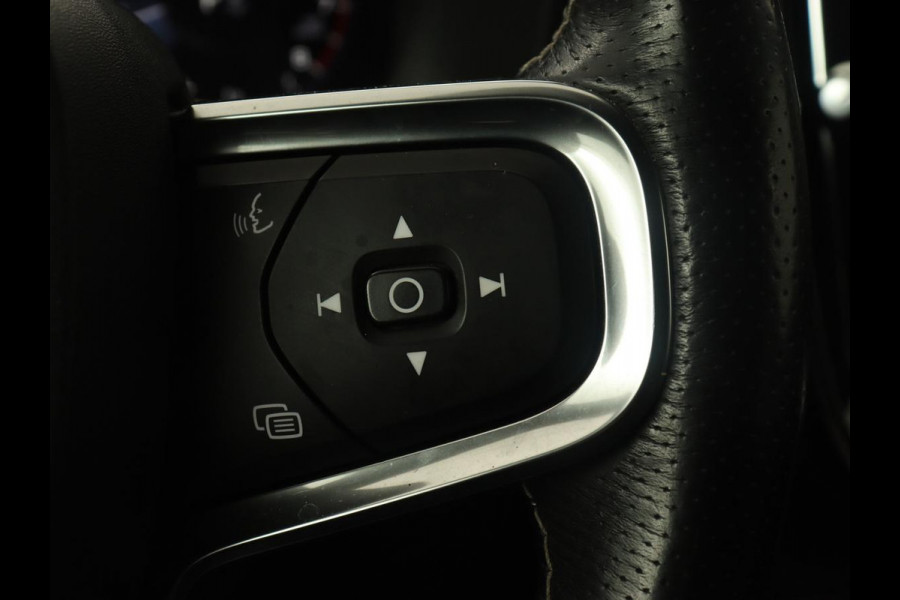 Volvo XC40 2.0 T5 R Design Luxury Line | Panoramadak | Adaptive cruise | 360 Camera | Stoel & stuurverwarming | 20'' | Carplay | Harman/Kardon | Navigatie | Leder/Alcanatara | Full LED | Memory