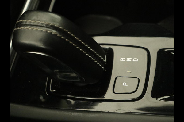Volvo XC40 2.0 T5 R Design Luxury Line | Panoramadak | Adaptive cruise | 360 Camera | Stoel & stuurverwarming | 20'' | Carplay | Harman/Kardon | Navigatie | Leder/Alcanatara | Full LED | Memory