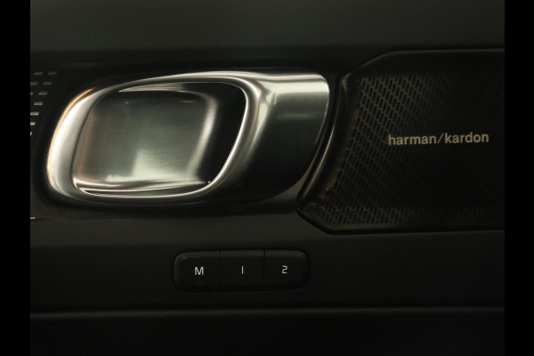 Volvo XC40 2.0 T5 R Design Luxury Line | Panoramadak | Adaptive cruise | 360 Camera | Stoel & stuurverwarming | 20'' | Carplay | Harman/Kardon | Navigatie | Leder/Alcanatara | Full LED | Memory