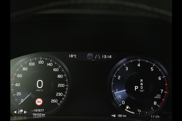 Volvo XC40 2.0 T5 R Design Luxury Line | Panoramadak | Adaptive cruise | 360 Camera | Stoel & stuurverwarming | 20'' | Carplay | Harman/Kardon | Navigatie | Leder/Alcanatara | Full LED | Memory