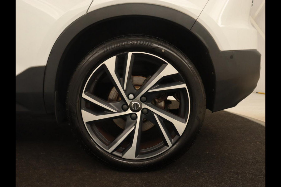 Volvo XC40 2.0 T5 R Design Luxury Line | Panoramadak | Adaptive cruise | 360 Camera | Stoel & stuurverwarming | 20'' | Carplay | Harman/Kardon | Navigatie | Leder/Alcanatara | Full LED | Memory