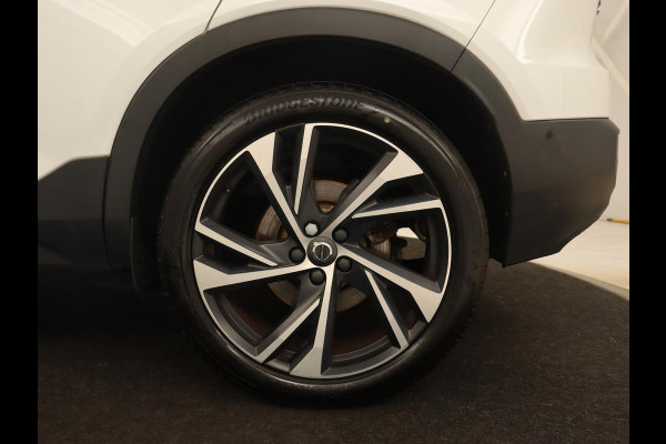 Volvo XC40 2.0 T5 R Design Luxury Line | Panoramadak | Adaptive cruise | 360 Camera | Stoel & stuurverwarming | 20'' | Carplay | Harman/Kardon | Navigatie | Leder/Alcanatara | Full LED | Memory