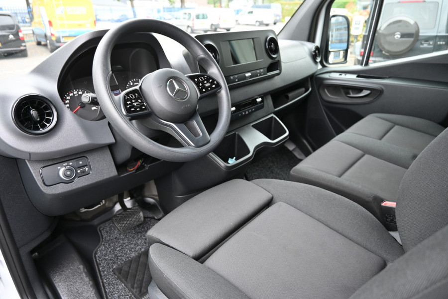 Mercedes-Benz Sprinter 317 CDI L3H2 RWD 3500 kg Trekhaak, Geveerde stoel, MBUX met camera