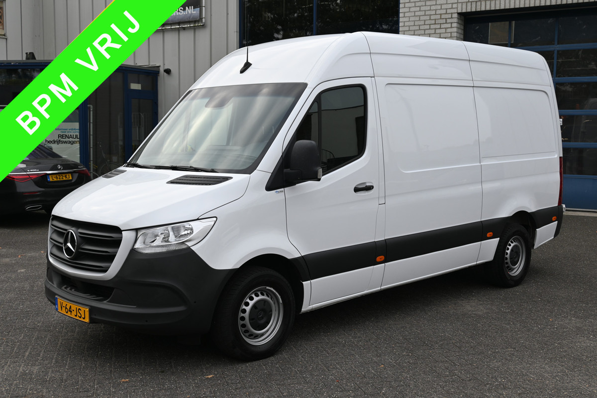 Mercedes-Benz Sprinter 317 CDI L2H2 3500kg Trekhaak, MBUX met camera, Comfort stoel Mercedes-Benz Sprinter 317 CDI L2H2 3500kg Trekhaak, MBUX met camera, Comfort stoel