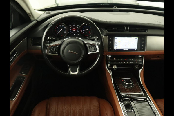 Jaguar XF 2.0 Portfolio | Panoramadak | Leder | Achterbankverwarming | Camera | Navigatie | Xenon | Parkeerhulp | Stoel & stuurverwarming