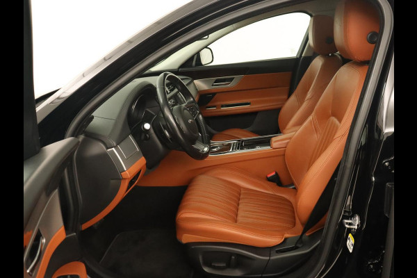 Jaguar XF 2.0 Portfolio | Panoramadak | Leder | Achterbankverwarming | Camera | Navigatie | Xenon | Parkeerhulp | Stoel & stuurverwarming