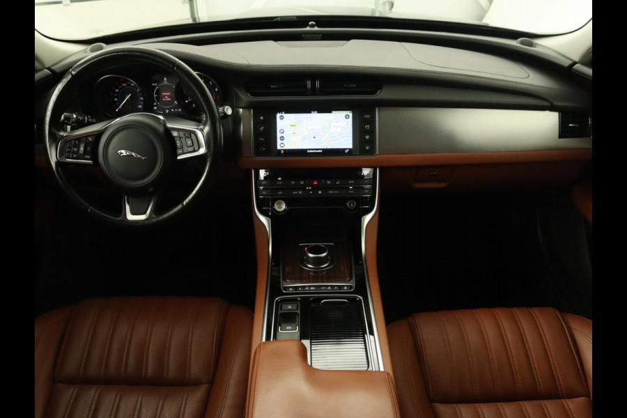 Jaguar XF 2.0 Portfolio | Panoramadak | Leder | Achterbankverwarming | Camera | Navigatie | Xenon | Parkeerhulp | Stoel & stuurverwarming