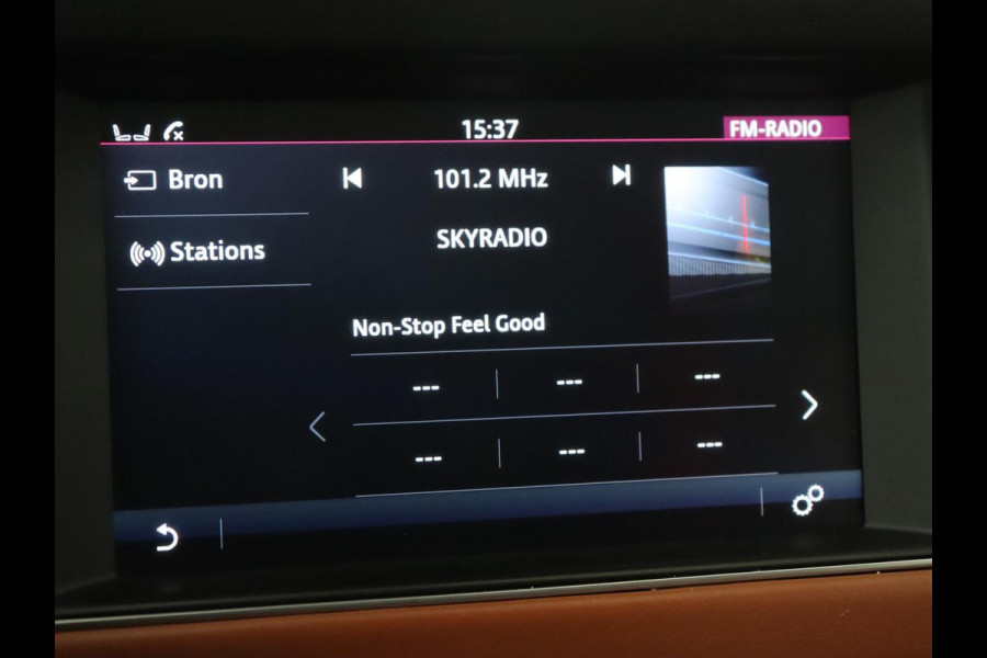 Jaguar XF 2.0 Portfolio | Panoramadak | Leder | Achterbankverwarming | Camera | Navigatie | Xenon | Parkeerhulp | Stoel & stuurverwarming