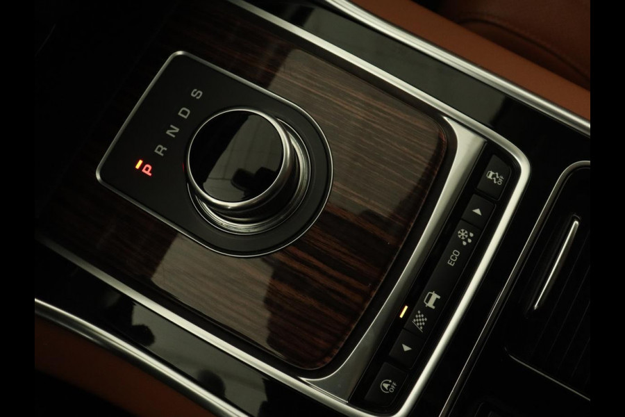 Jaguar XF 2.0 Portfolio | Panoramadak | Leder | Achterbankverwarming | Camera | Navigatie | Xenon | Parkeerhulp | Stoel & stuurverwarming