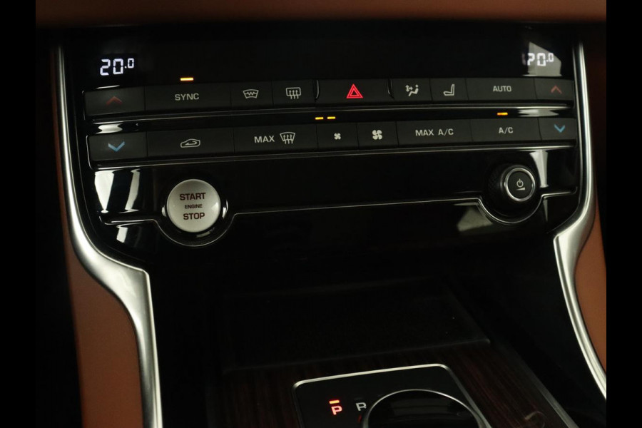 Jaguar XF 2.0 Portfolio | Panoramadak | Leder | Achterbankverwarming | Camera | Navigatie | Xenon | Parkeerhulp | Stoel & stuurverwarming