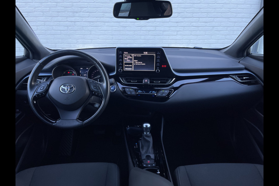 Toyota C-HR 2.0 Hybrid Team D Bi-Tone | Trekhaak | CarPlay | ACC | Camera | LED | DAB+ | Keyless