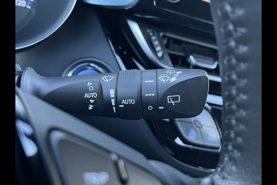 Toyota C-HR 2.0 Hybrid Team D Bi-Tone | Trekhaak | CarPlay | ACC | Camera | LED | DAB+ | Keyless